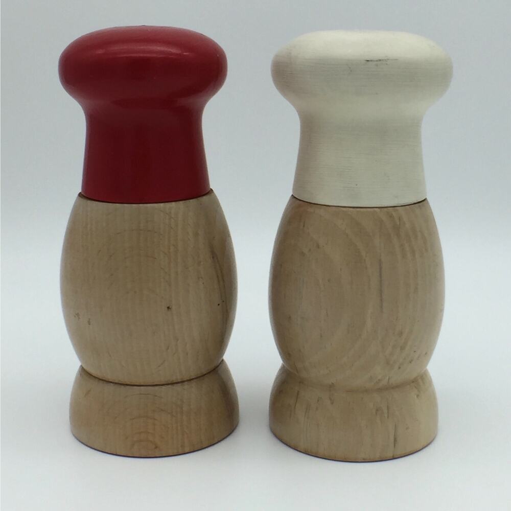Salt and Pepper Shakers Salty and Peppy Cats Vintage Wood Hand Painted Kitschy - Picture 4 of 9